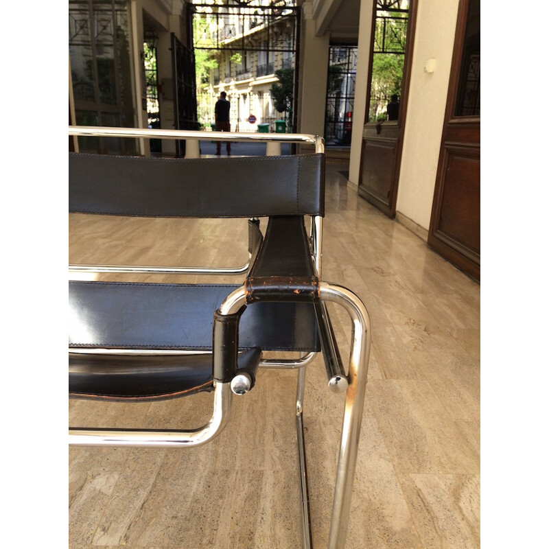 Pair of "wassily" armchairs in tubular metal and leather, Marcel BREUER - 1980s