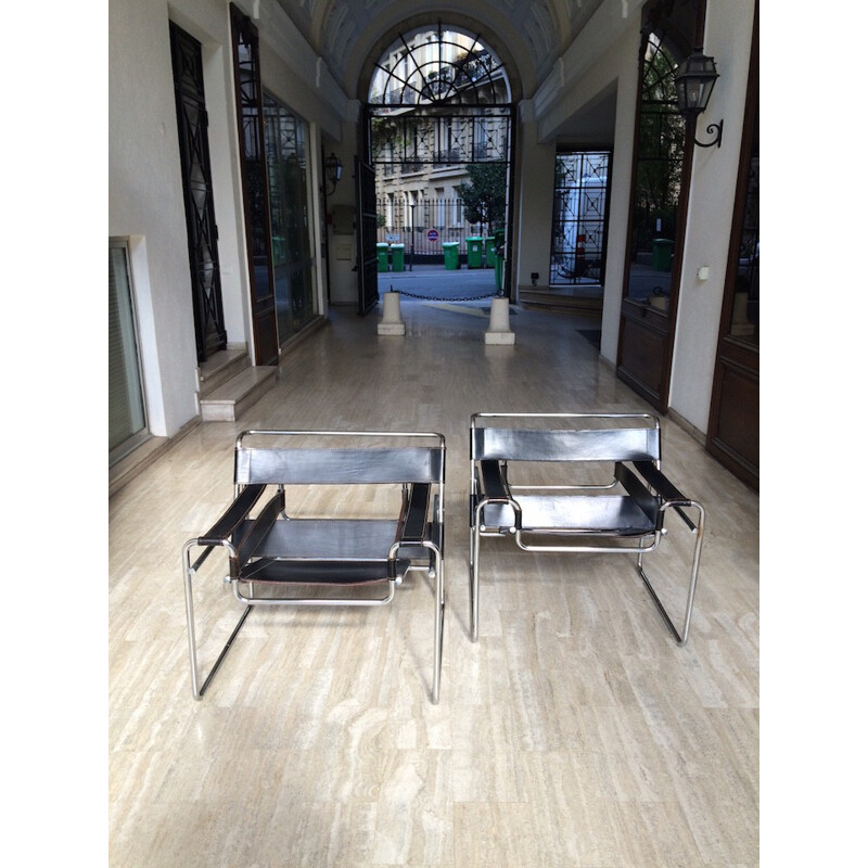 Pair of "wassily" armchairs in tubular metal and leather, Marcel BREUER - 1980s