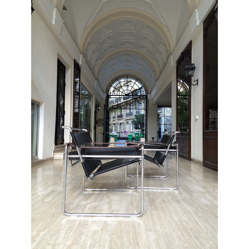 Pair of "wassily" armchairs in tubular metal and leather, Marcel BREUER - 1980s