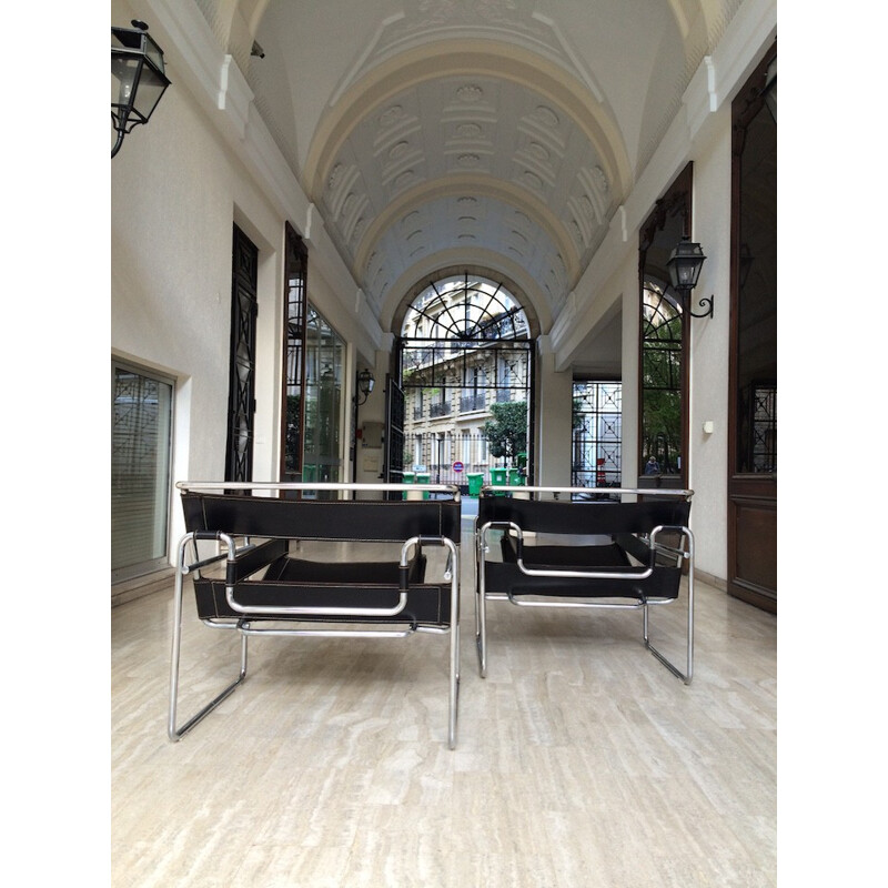 Pair of "wassily" armchairs in tubular metal and leather, Marcel BREUER - 1980s