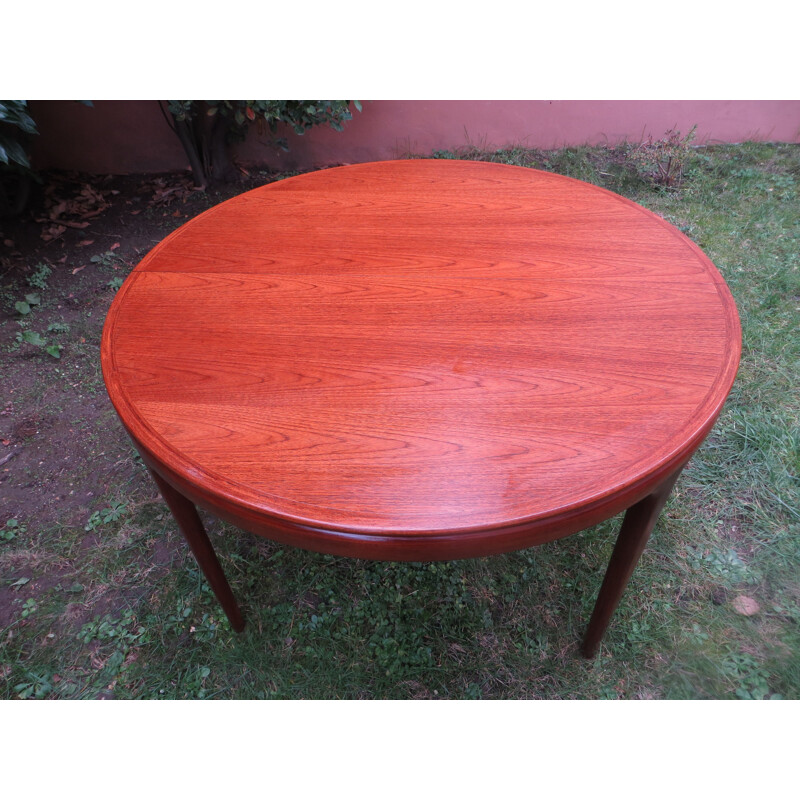 Vintage Danish dining table in Teck 1960