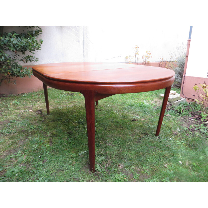 Vintage Danish dining table in Teck 1960