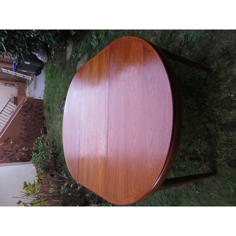 Vintage Danish dining table in Teck 1960