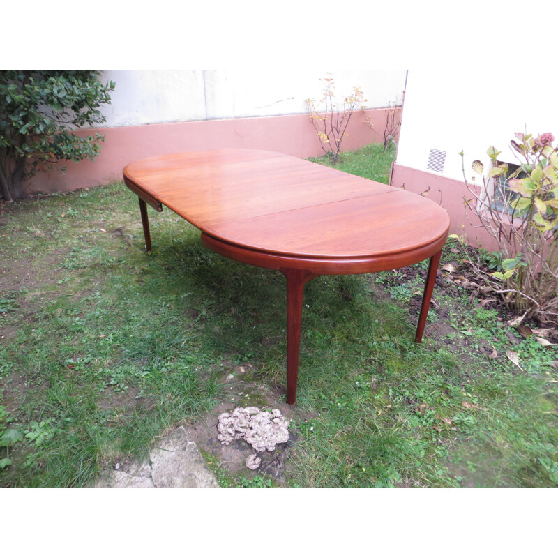 Vintage Danish dining table in Teck 1960