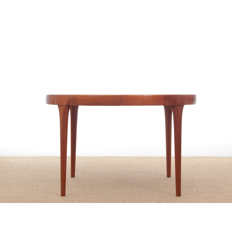 Vintage round teak dining table from Ib Kofod-Larsen for Faarup Møblelfabrick