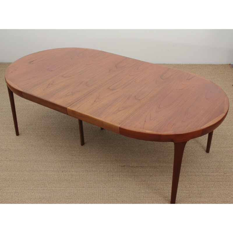 Vintage round teak dining table from Ib Kofod-Larsen for Faarup Møblelfabrick