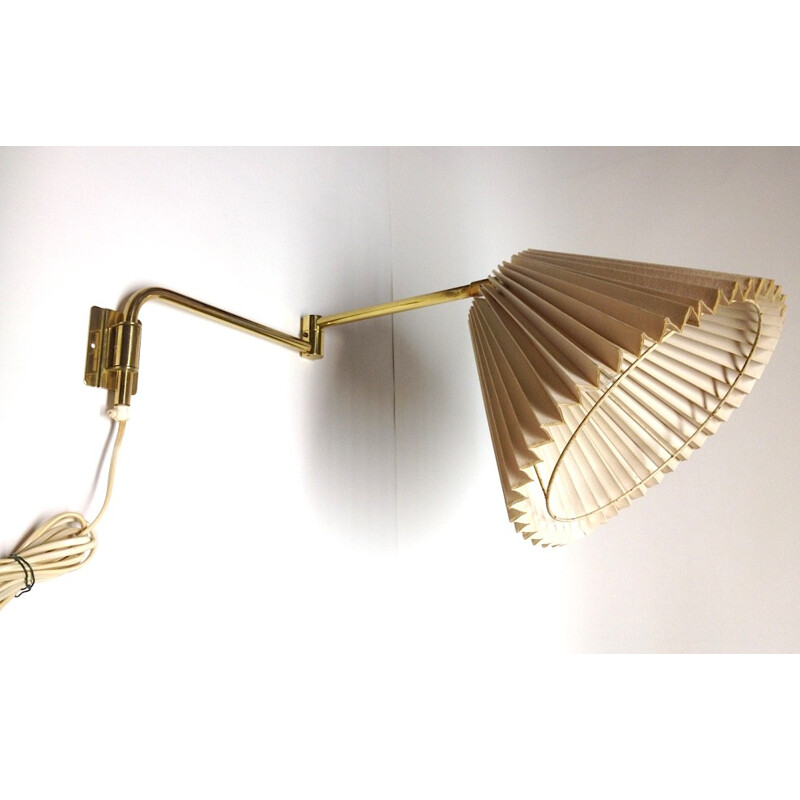 Vintage Scandinavian wall lamp in brass and fabric - 1960s