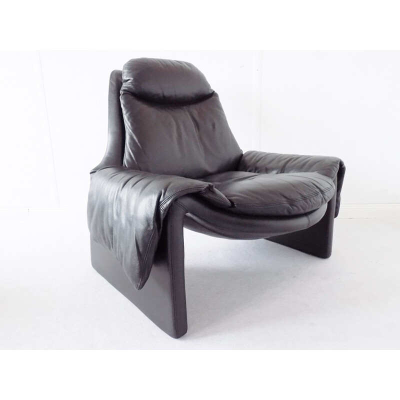 Vintage P60 black leather lounge chair by Vittorio Introini for Saporiti