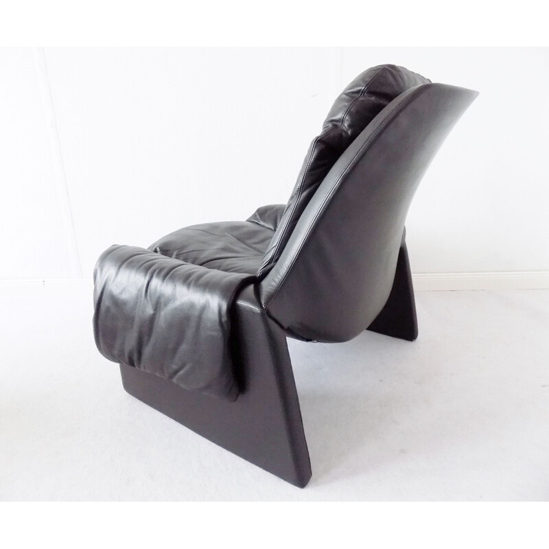 Vintage P60 black leather lounge chair by Vittorio Introini for Saporiti