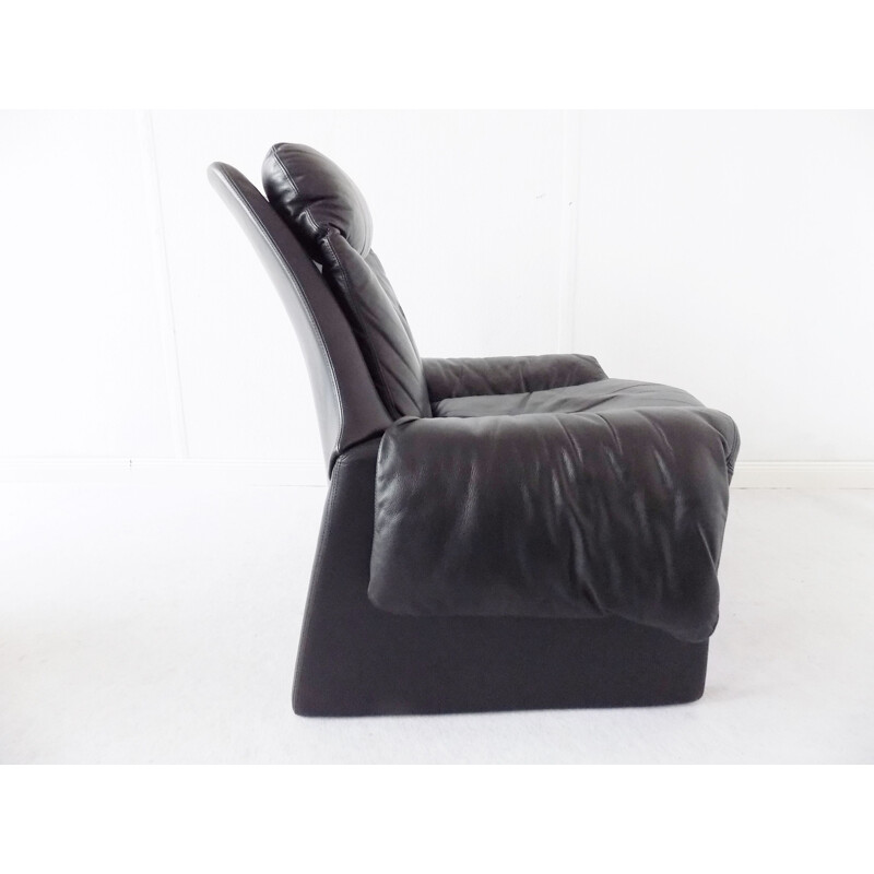 Vintage P60 black leather lounge chair by Vittorio Introini for Saporiti