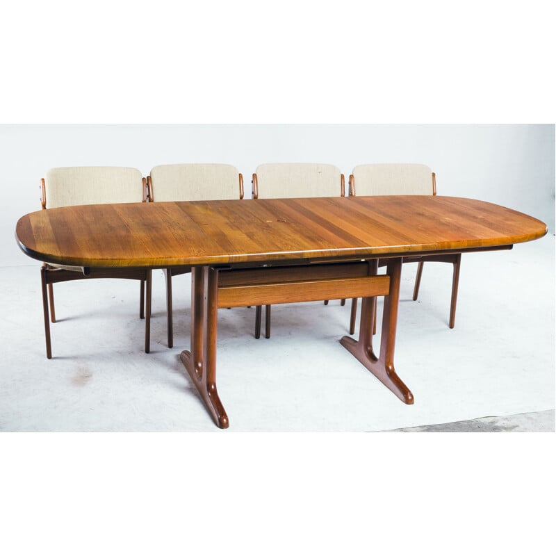 Vintage teak oval dining table from Glostrup