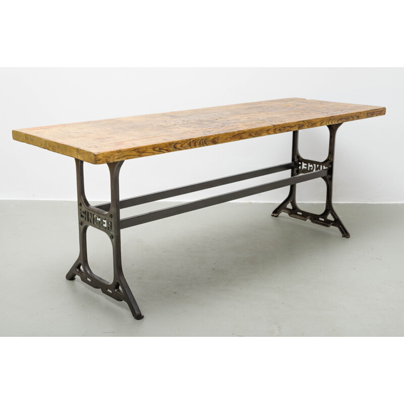 Table industrielle tchécoslovaque en fonte et bois - 1940