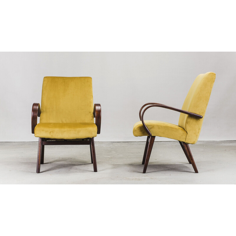 Set of 2 beech vintage armchairs by Jaroslav Smidek for TON, 1960s