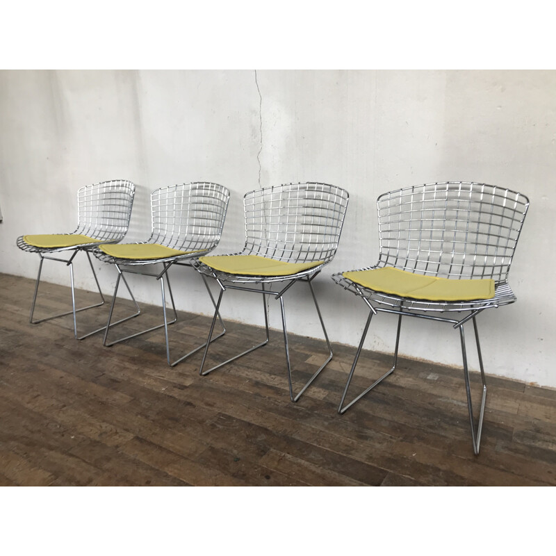 Ensemble de 4 chaises vintage avec coussin jaune par Harry Bertoia pour Knoll, 1970