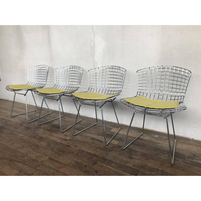 Set of 4 vintage chairs with yellow cushion by Harry Bertoia for Knoll, 1970