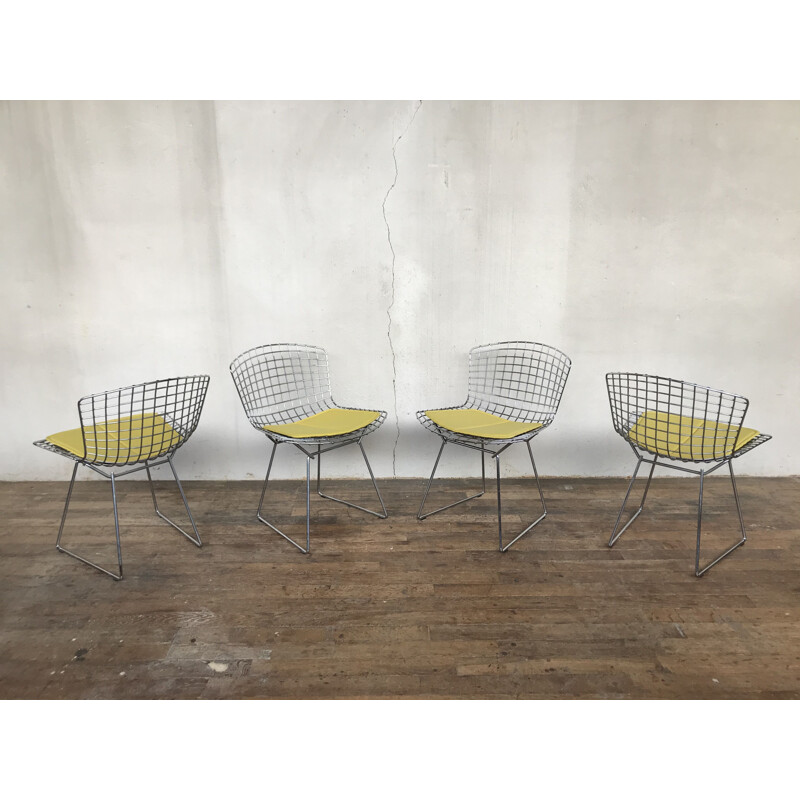 Ensemble de 4 chaises vintage avec coussin jaune par Harry Bertoia pour Knoll, 1970