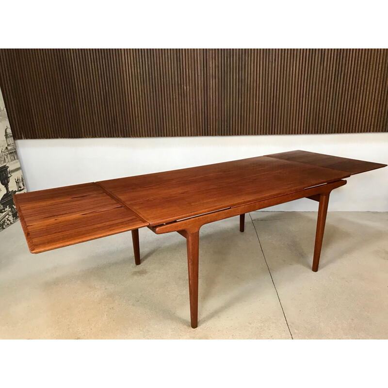 Teak danish vintage dining table by Johannes Andersen for Uldum Møbelfabrik, 1960s