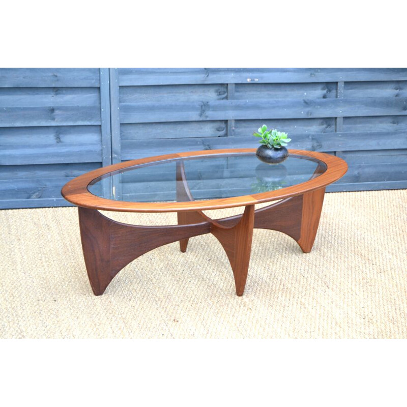 Table basse ovale vintagee par G-Plan - modèle ASTRO