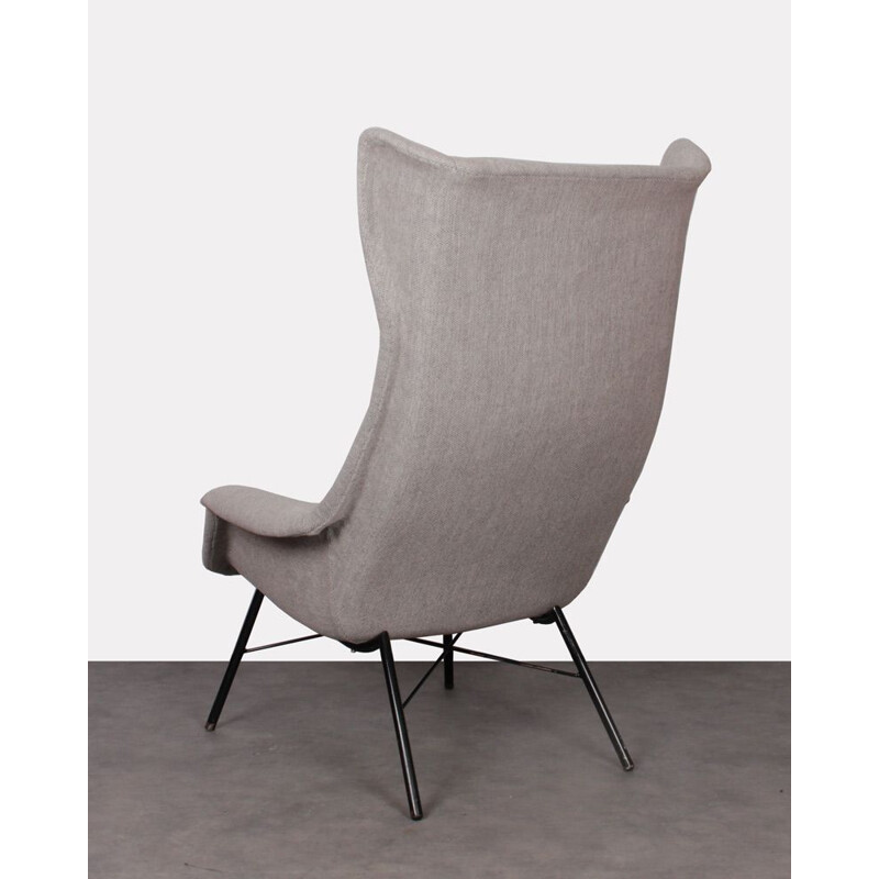 Fauteuil vintage gris par Miroslav Navratil pour Ton, 1960