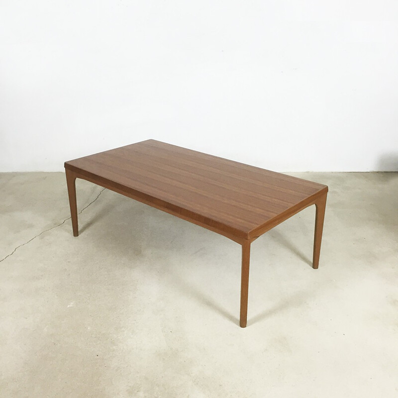 Table basse vintage scandinave en teck plaqué par Henning Kjaernulf pour Velje Mobelfabrik, Danemark 1960