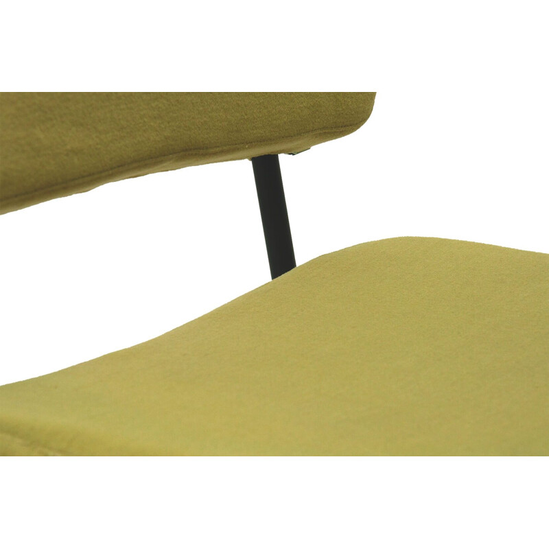 Set of 2 vintage chairs by André Simard for Airborne
