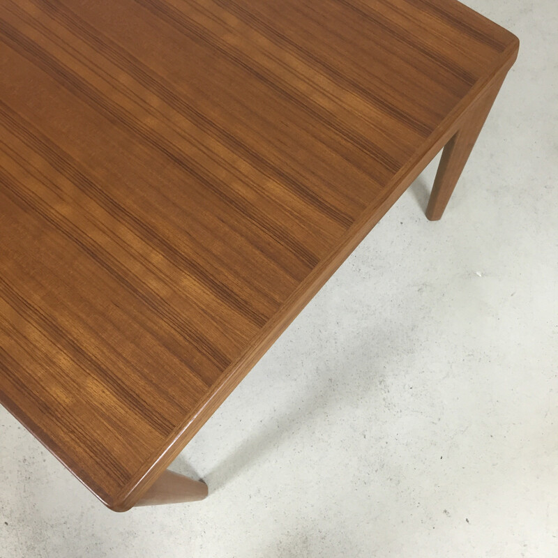 Table basse vintage scandinave en teck plaqué par Henning Kjaernulf pour Velje Mobelfabrik, Danemark 1960