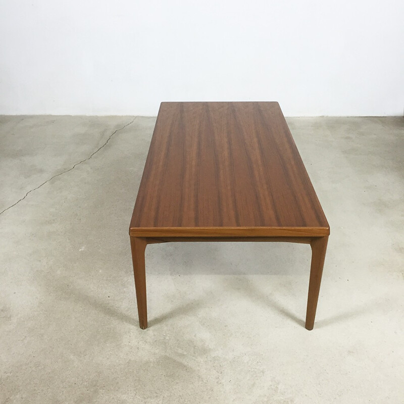 Mesa de café Vintage Scandinavian de teca folheada por Henning Kjaernulf para Velje Mobelfabrik, Dinamarca 1960