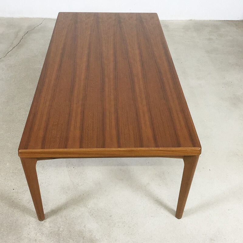 Mesa de café Vintage Scandinavian de teca folheada por Henning Kjaernulf para Velje Mobelfabrik, Dinamarca 1960