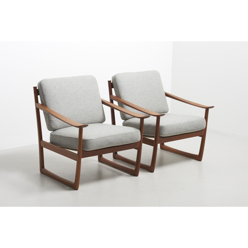 Vintage pair of grey lounge chairs model FD 130 by Peter Hvidt & Orla Mølgaard-Nielsen 