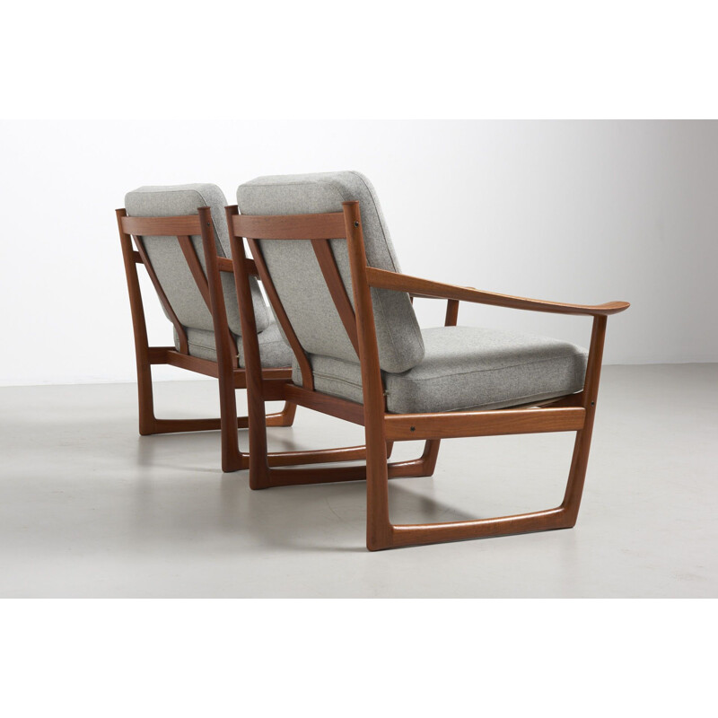 Vintage pair of grey lounge chairs model FD 130 by Peter Hvidt & Orla Mølgaard-Nielsen 