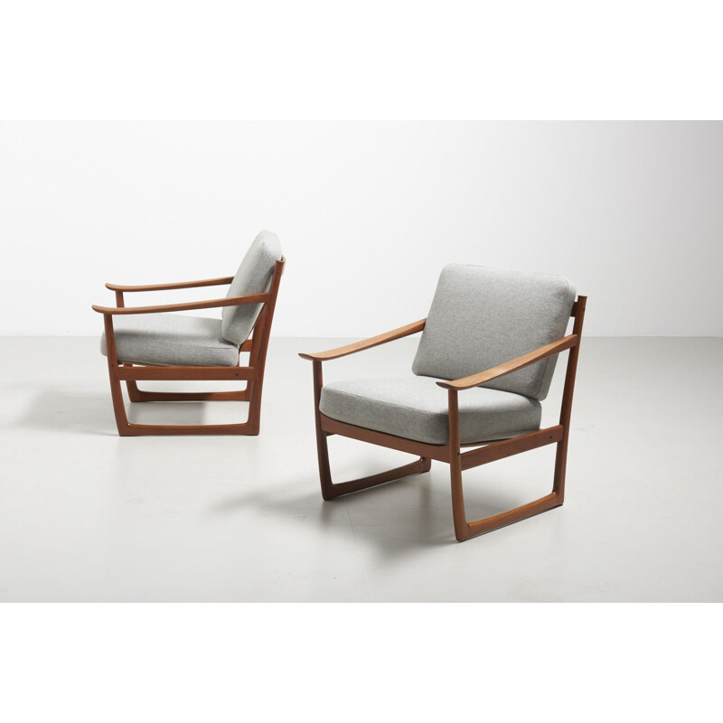 Vintage pair of grey lounge chairs model FD 130 by Peter Hvidt & Orla Mølgaard-Nielsen 