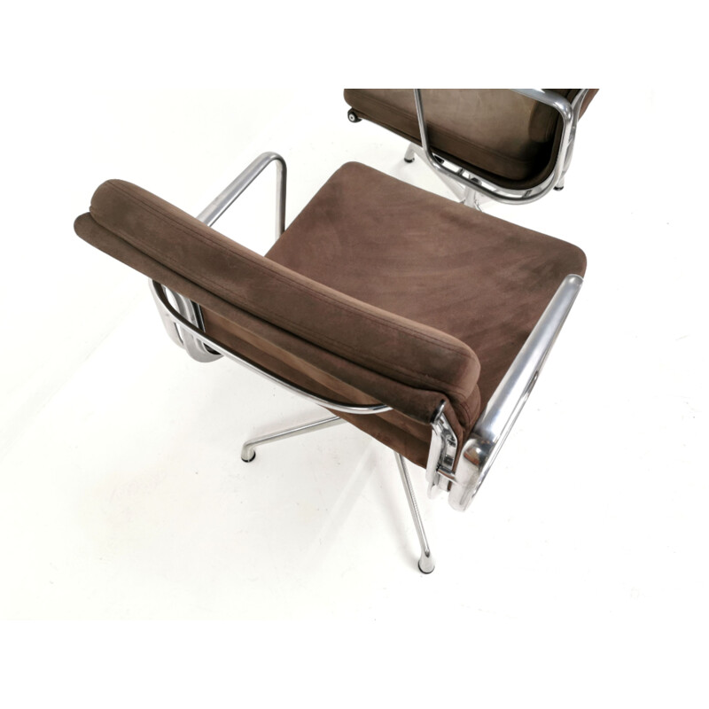 Paire de fauteuils vintage de bureau Eames ICF avec coussin souple et dossier pivotant en aluminium 