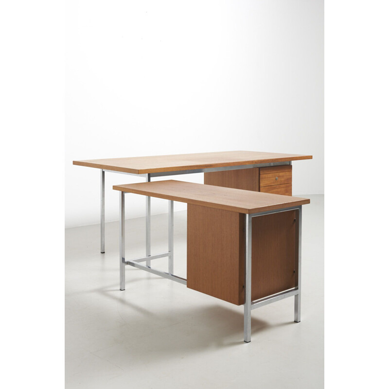 Vintage corner desk model 1500 by Florence Knoll