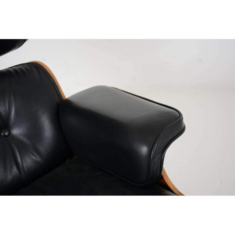 Vintage armchair by Charles and Ray Eames, Herman Miller publisher, 1970