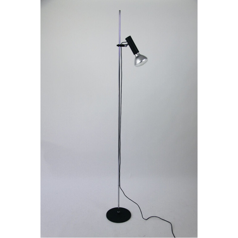 Vintage iron and steel floor lamp "1055" by Gino Sarfatti for Arteluce, 1950s