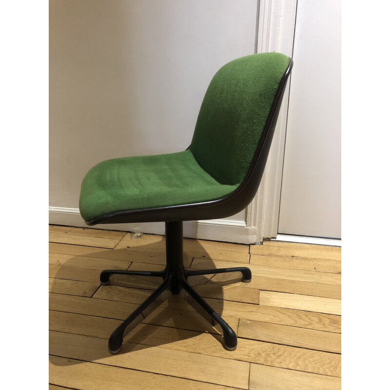 Vintage green swiveling chair by Pollock for Comforts