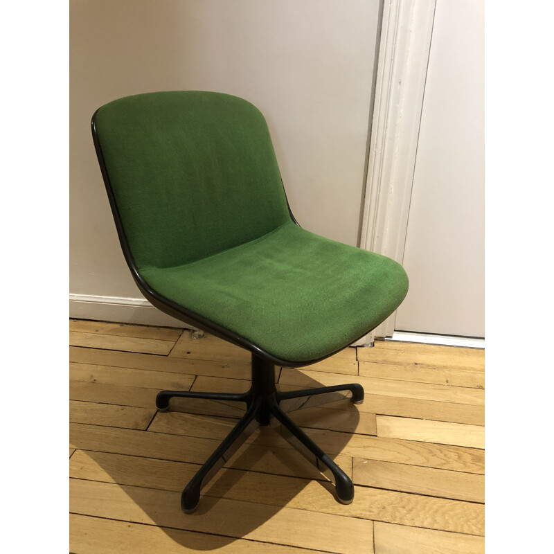 Vintage green swiveling chair by Pollock for Comforts
