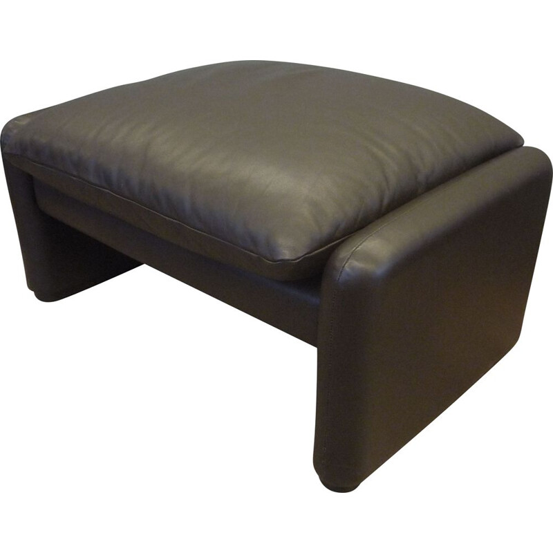 Vintage ottoman in leather by Vico Magistretti for Cassina, 1980s