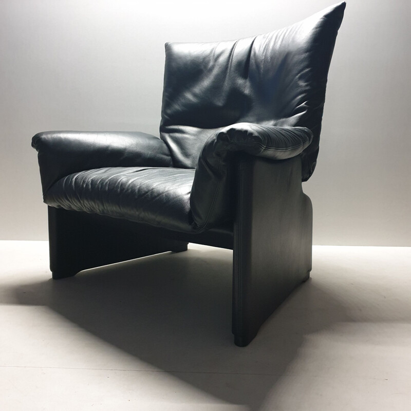 vINTAGE Black Leather Armchair by Vico Magistretti for Cassina, 1980s