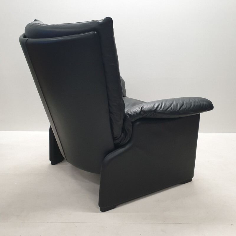 vINTAGE Black Leather Armchair by Vico Magistretti for Cassina, 1980s