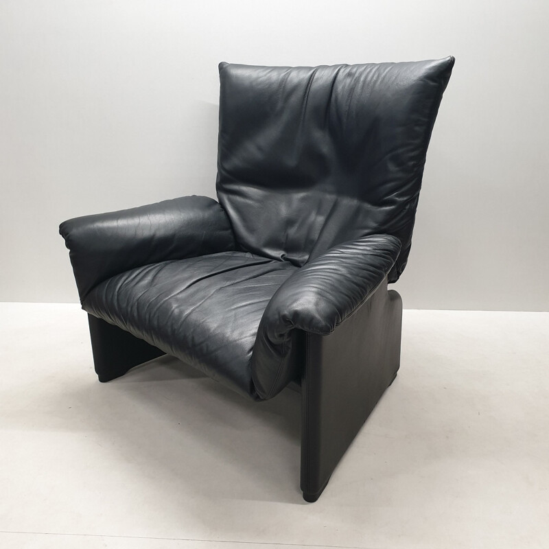 vINTAGE Black Leather Armchair by Vico Magistretti for Cassina, 1980s