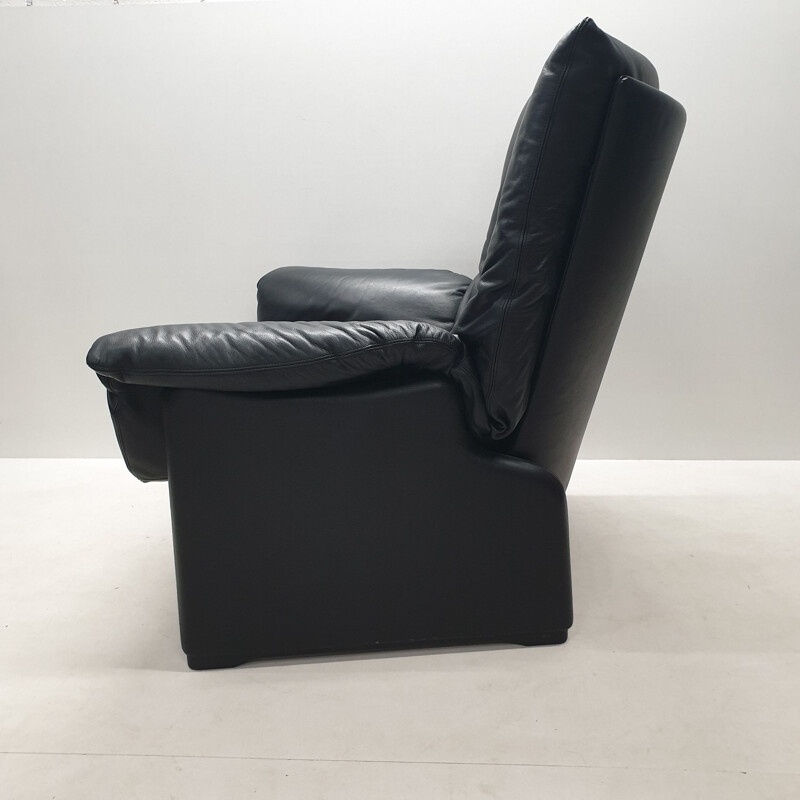 vINTAGE Black Leather Armchair by Vico Magistretti for Cassina, 1980s