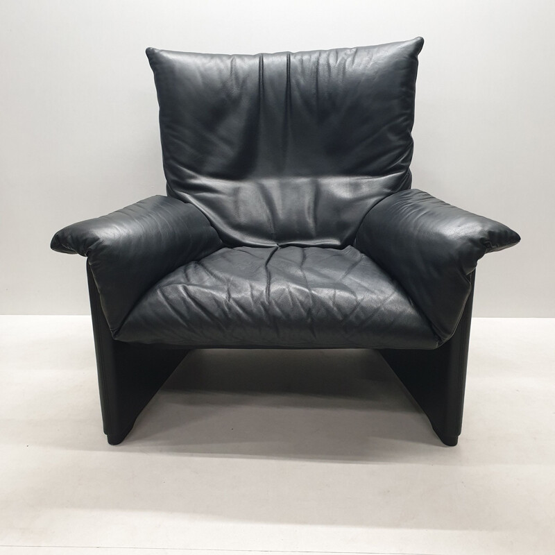 vINTAGE Black Leather Armchair by Vico Magistretti for Cassina, 1980s