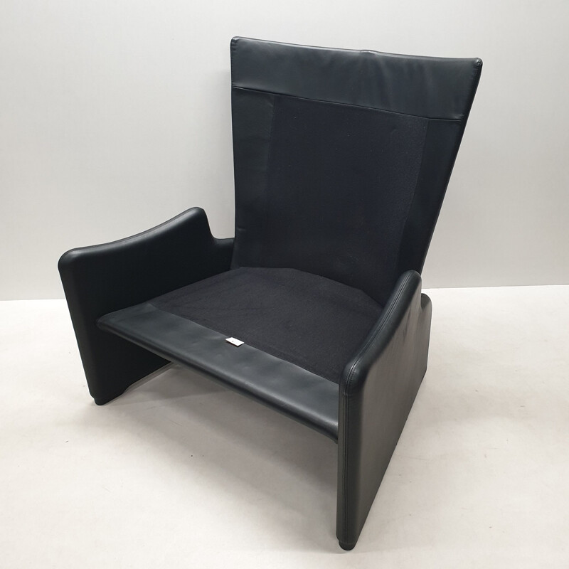 vINTAGE Black Leather Armchair by Vico Magistretti for Cassina, 1980s