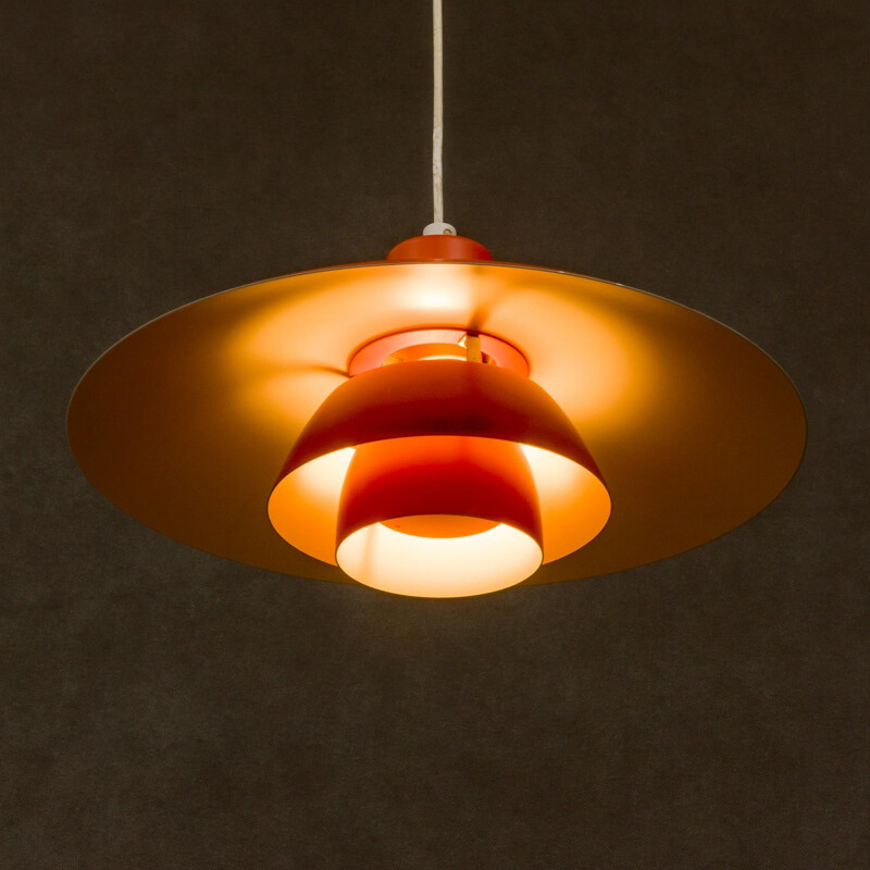 Suspension vintage rouge par Poul Henningsen