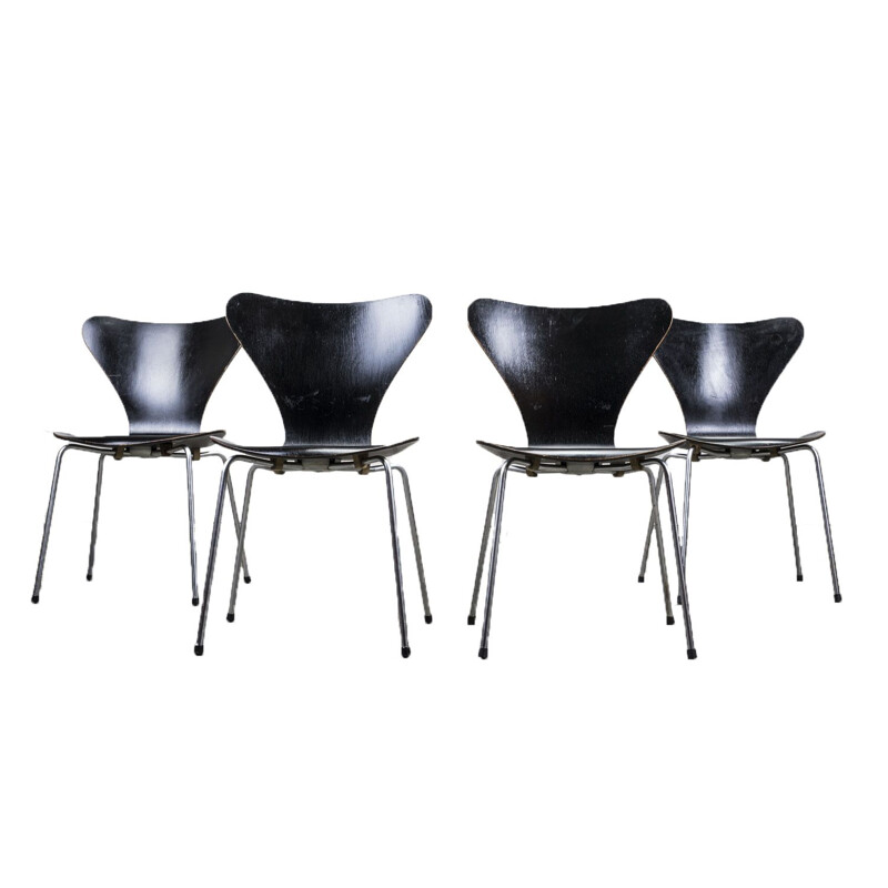 Set of 4 vintage dining chairs series 7 by Arne Jacobsen for Fritz Hansen, 1950s