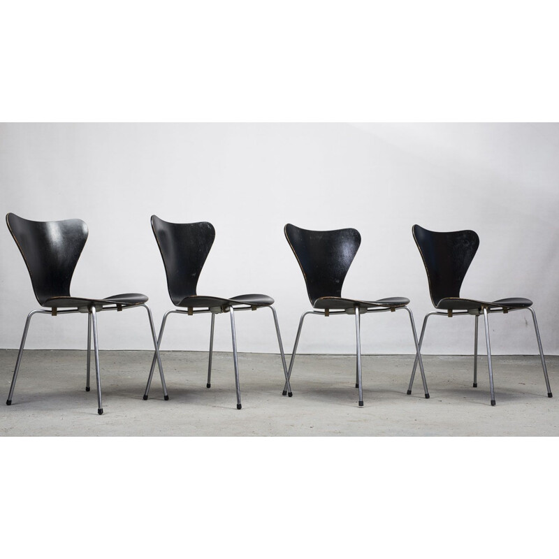 Set of 4 vintage dining chairs series 7 by Arne Jacobsen for Fritz Hansen, 1950s