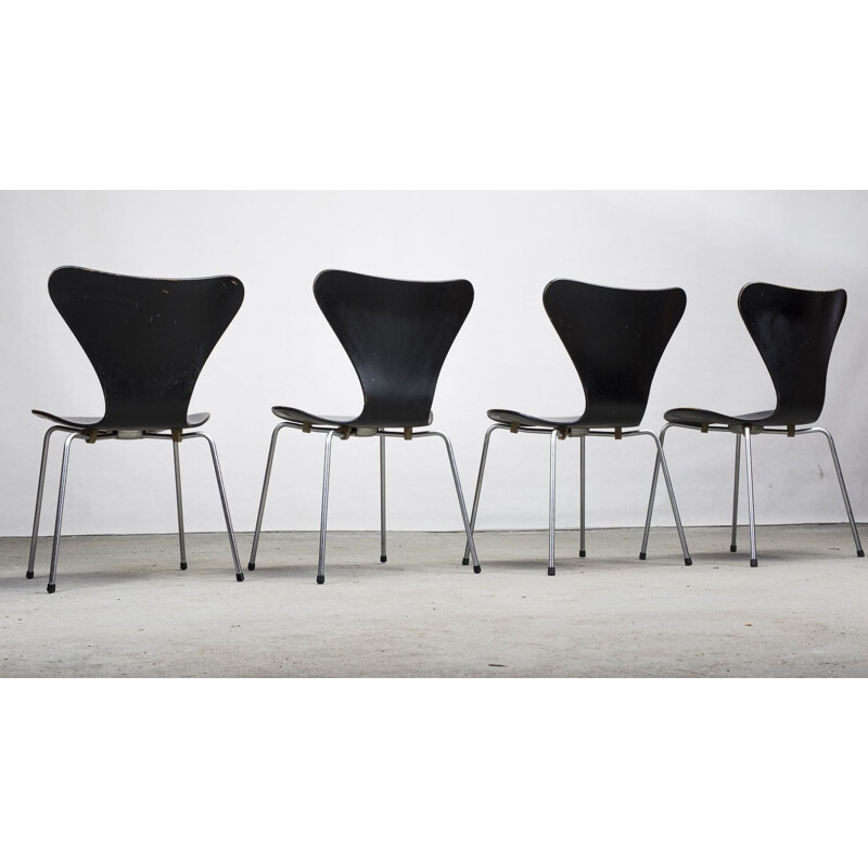 Set of 4 vintage dining chairs series 7 by Arne Jacobsen for Fritz Hansen, 1950s