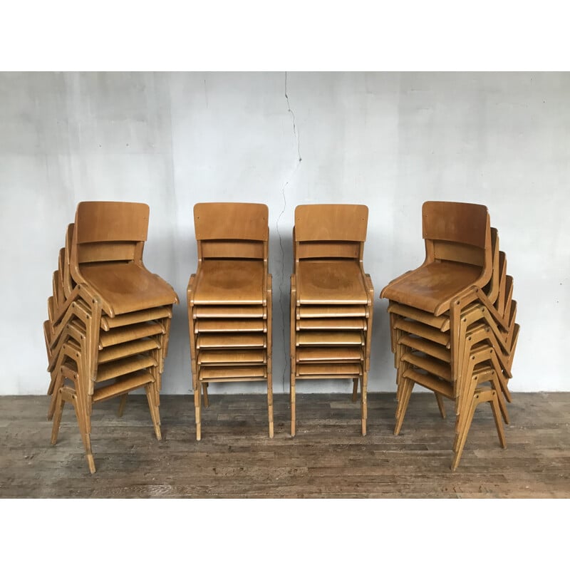 Lot de 42 Chaises vintage, esprit moderniste, 1950-60