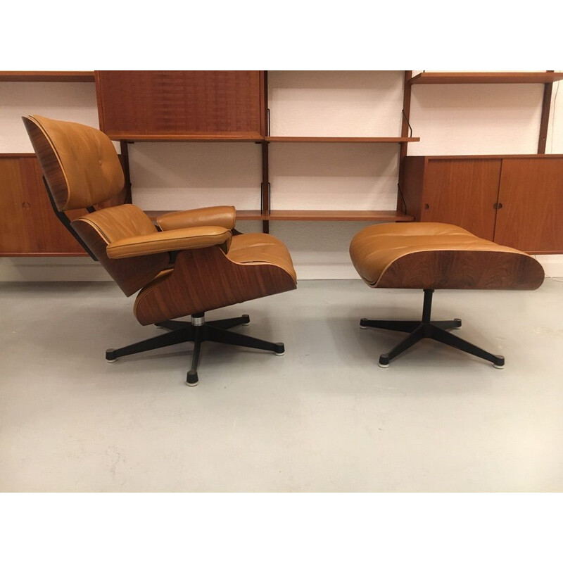 Charles & Ray Eames lounge chair et ottoman vintage en cuir cognac et palissandre pour Mobilier International 1975